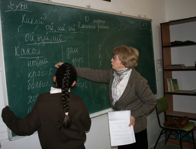 Ученицы Вифанской Православной школы делают первые шаги в изучении русского языка