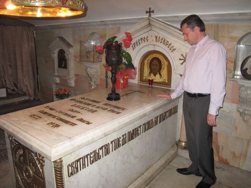 А.Н. Панин у могилы Патриарха Алексия I