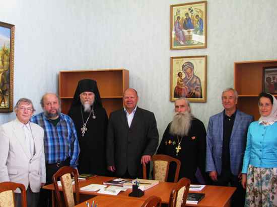 Члены Псковского отделения Императорского Палестинского общества в Псково-Печерском монастыре