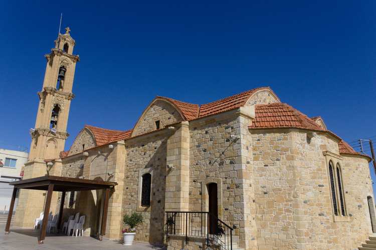 В храм святых Киприана и Иустины приезжают паломники со всего мира